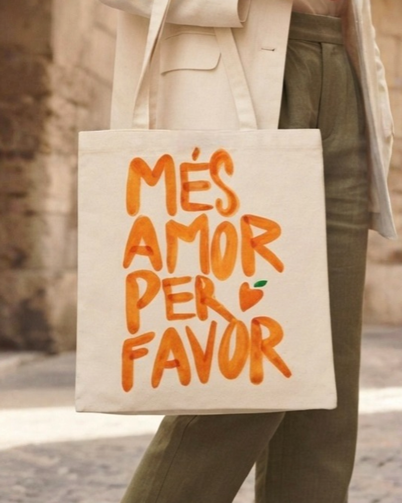 Tote bag Terreta Naranja Amor Valencia color natural raw con corazón naranja y hoja verde estampado y texto Disseny Sostenible de la Terreta YMCBrand