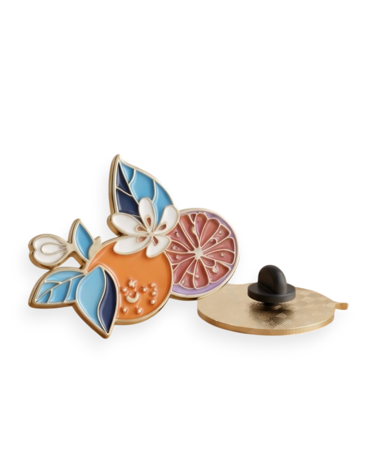 Pin esmaltado botánico Terreta con naranja, azahar y hojas azules sobre fondo blanco, anverso y reverso