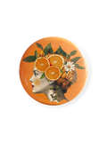Chapa Piensa Valencia Terreta – ilustración vintage mujer con naranjas fondo naranja