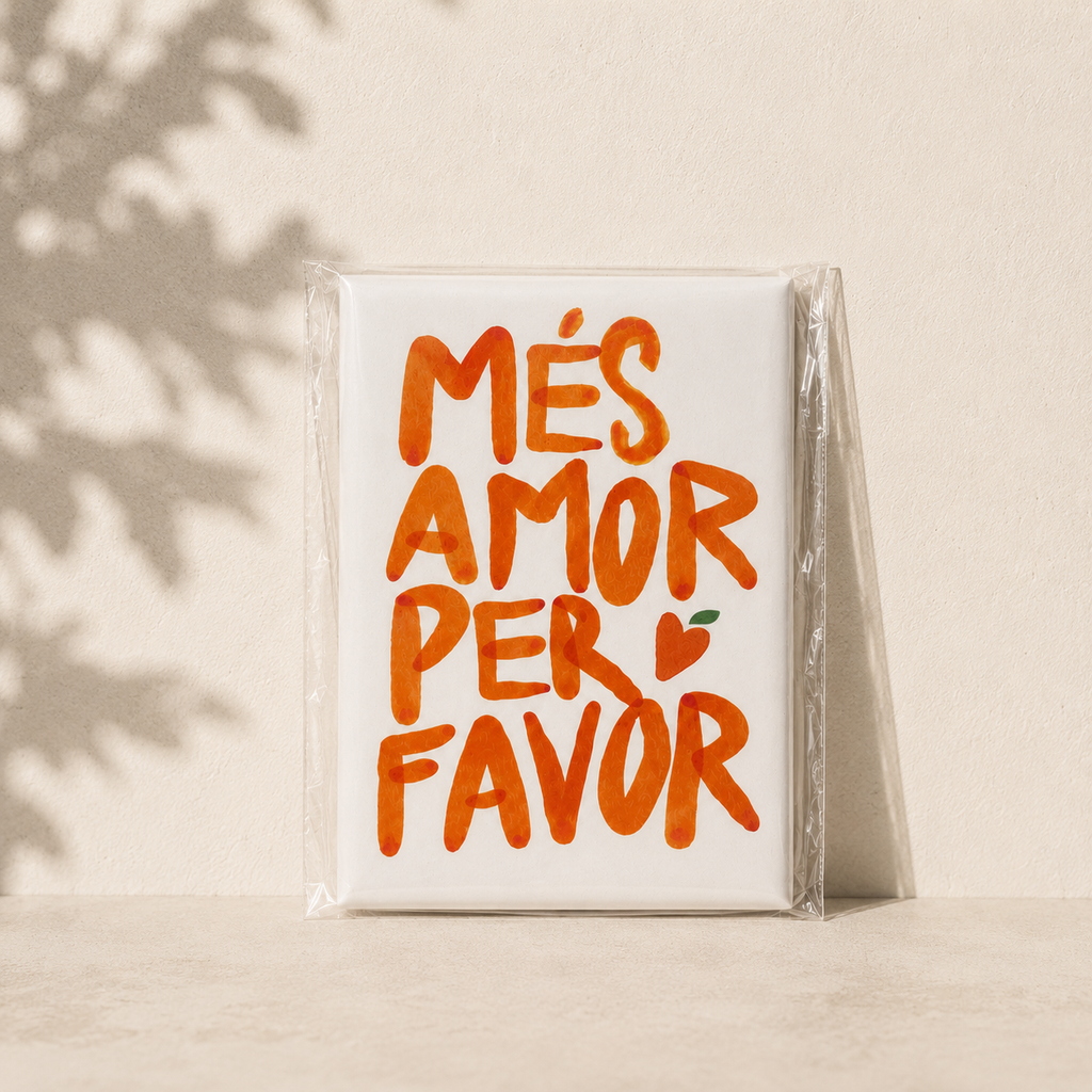 Imán Més Amor Per Favor Terreta – vista frontal fondo crema
