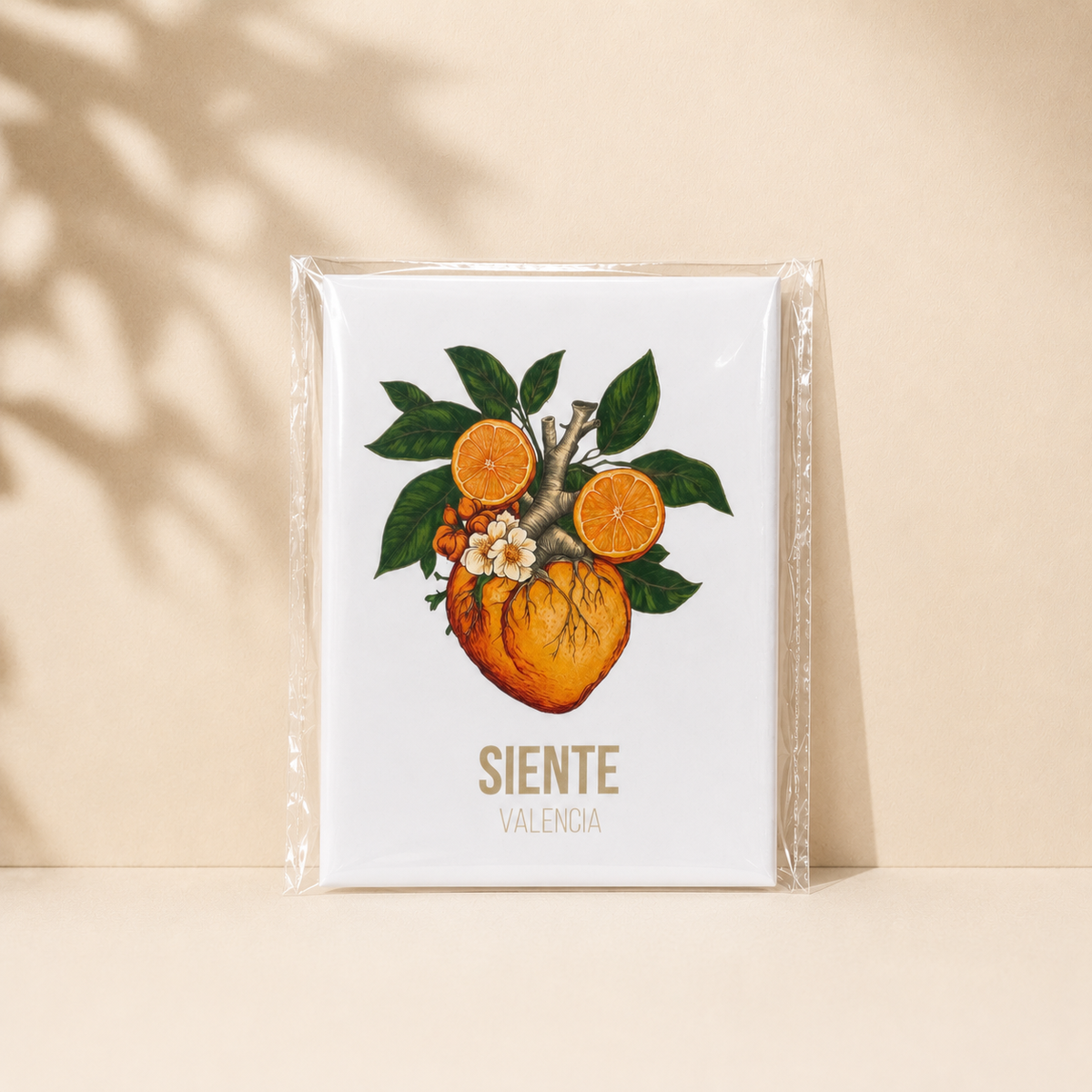 Imán Siente Valencia Terreta – corazón anatómico botánico con naranjas y azahar fondo crema