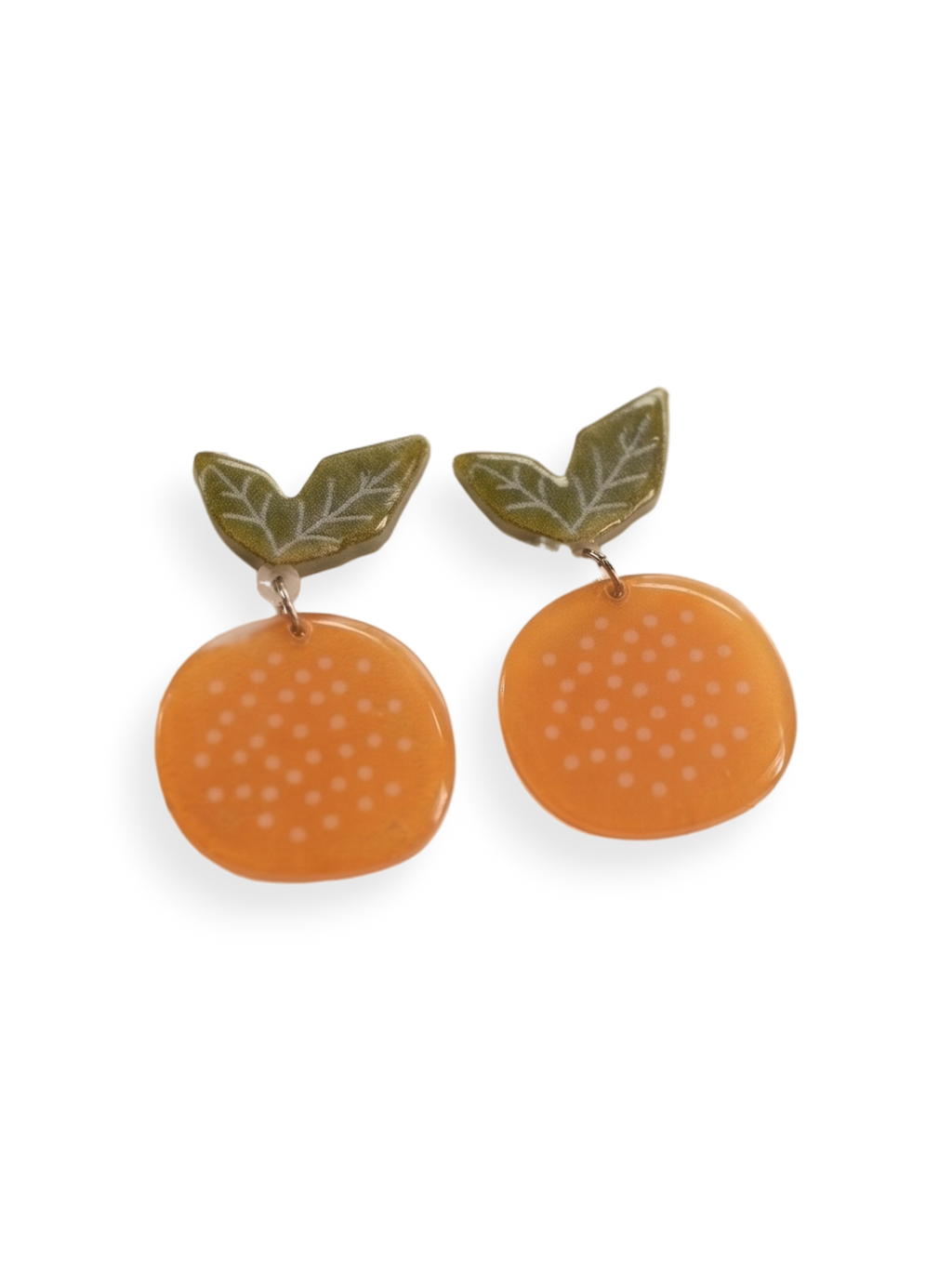 Pendientes mandarina Terreta sobre fondo blanco, par completo