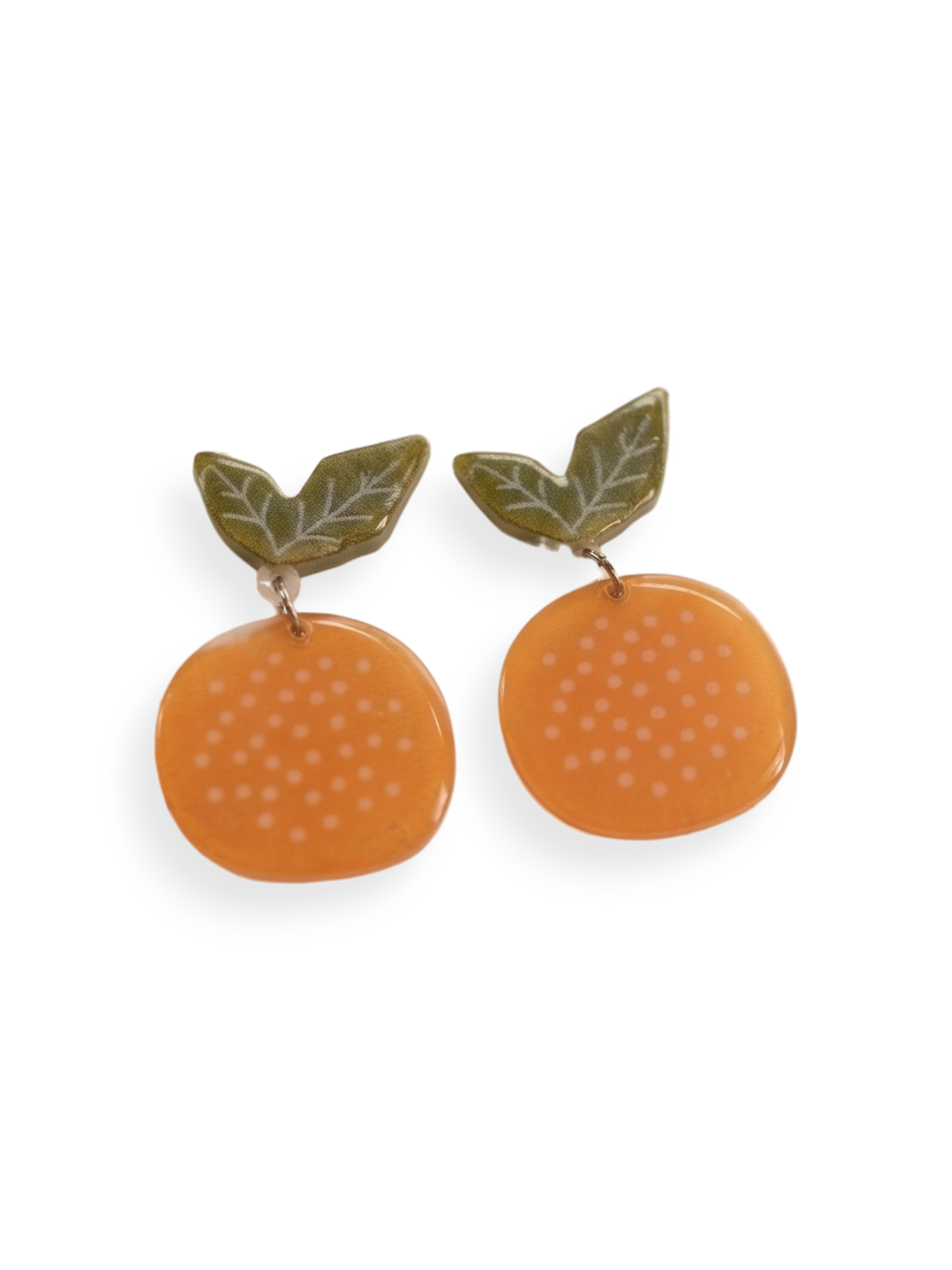 Pendientes mandarina Terreta sobre fondo blanco, par completo